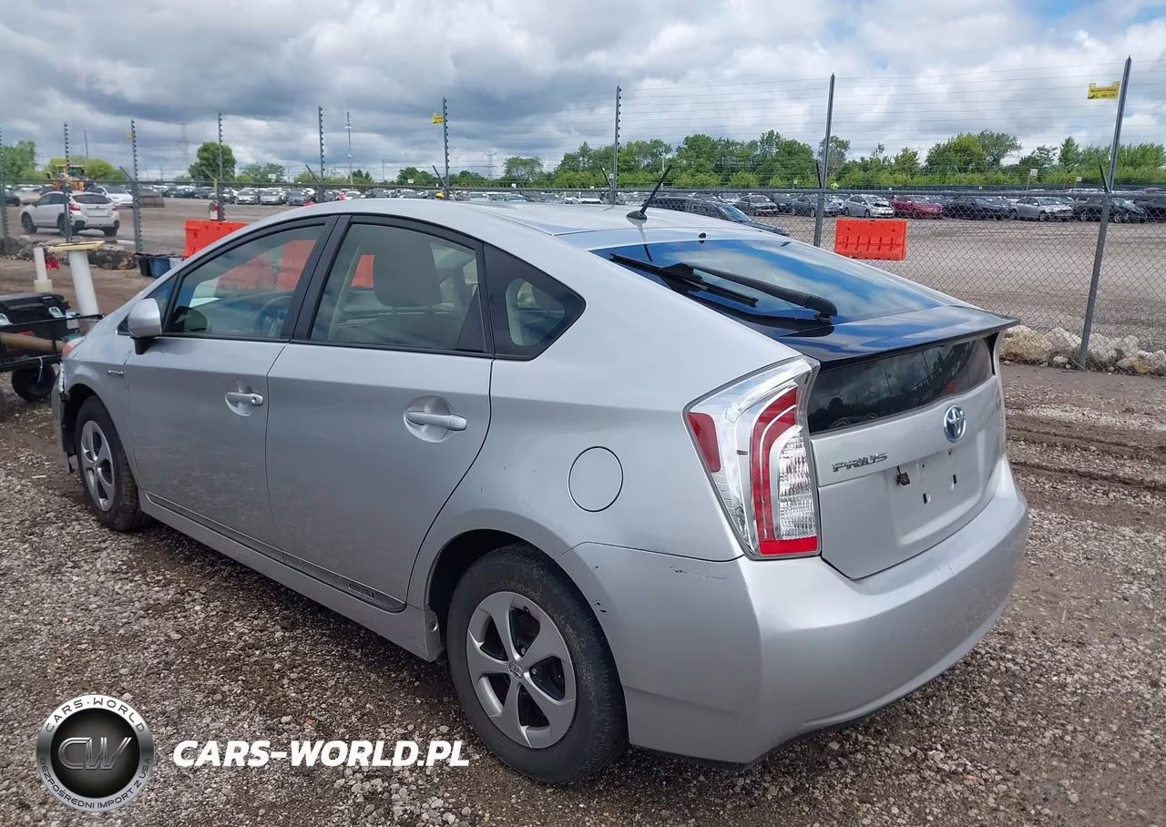 2013 Toyota Prius Two VIN:JTDKN3DU5D5564907 - 3