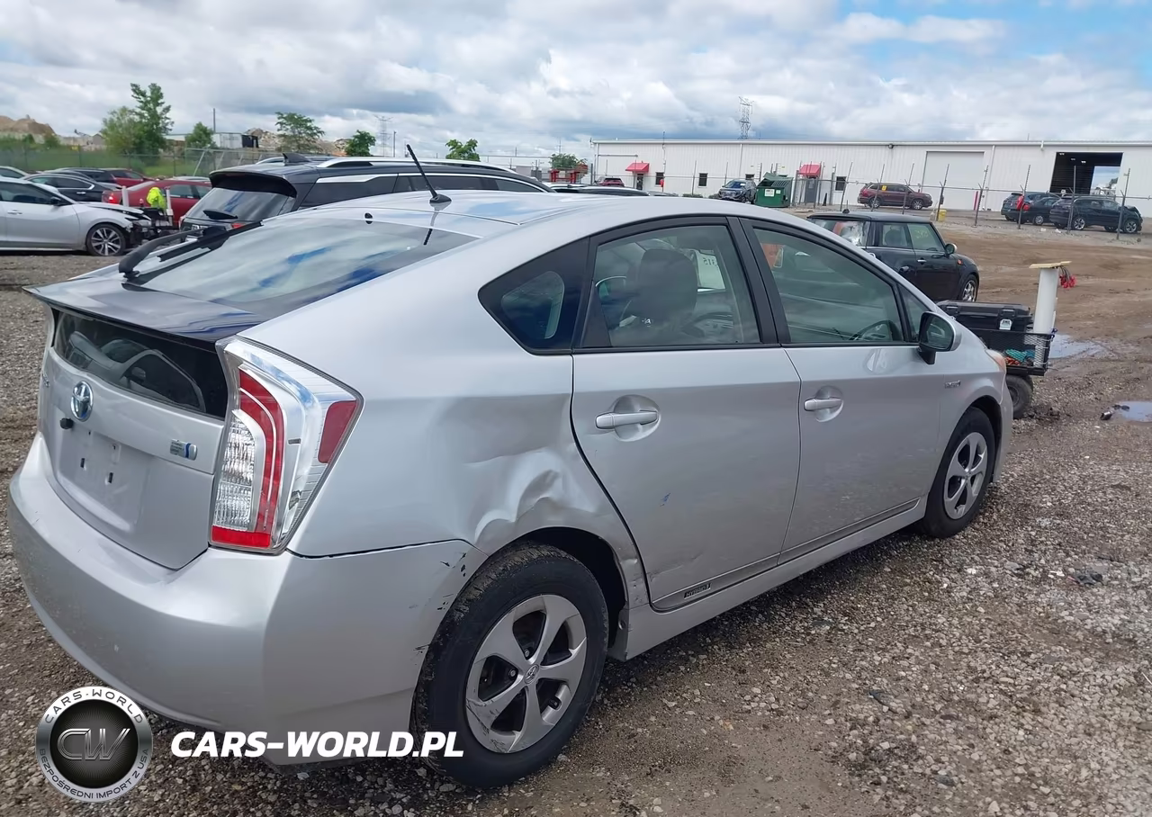 2013 Toyota Prius Two VIN:JTDKN3DU5D5564907 - 4
