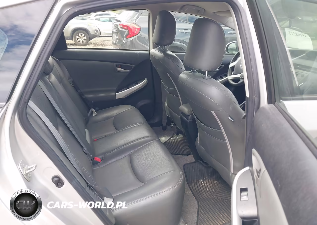 2013 Toyota Prius Two VIN:JTDKN3DU5D5564907 - 8