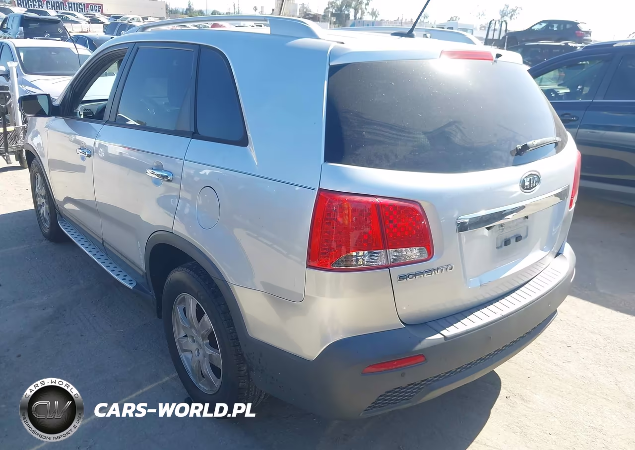 2012 Kia Sorento Lx VIN:5XYKT3A68CG238388 - 3