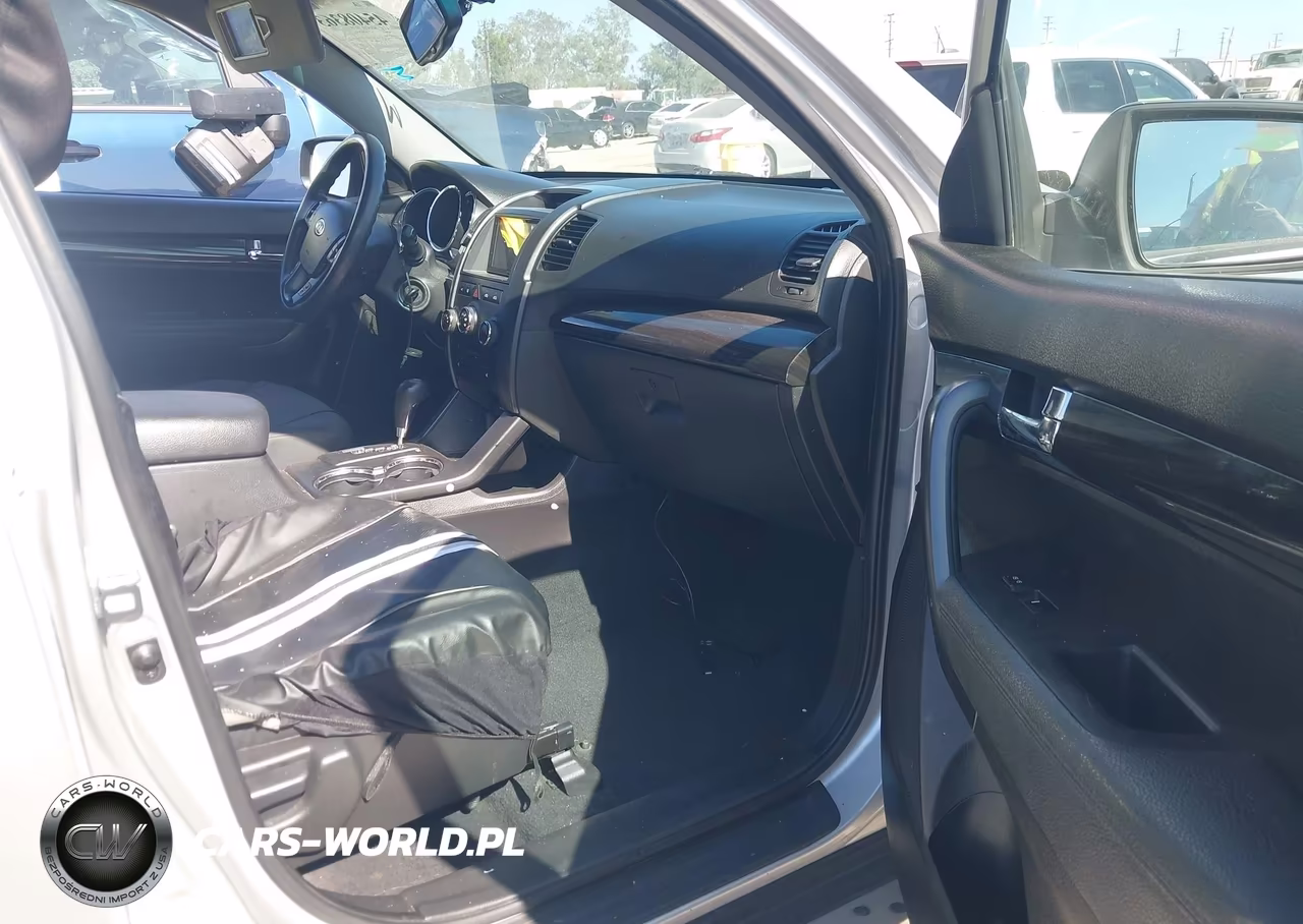 2012 Kia Sorento Lx VIN:5XYKT3A68CG238388 - 5