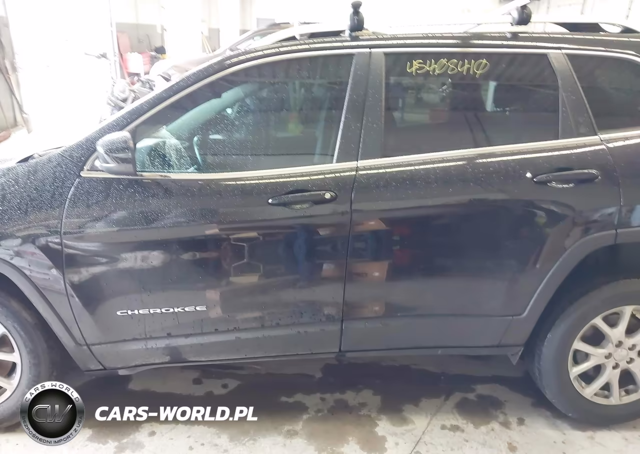 2017 Jeep Cherokee Latitude 4X4 VIN:1C4PJMCB6HW546410 - 14