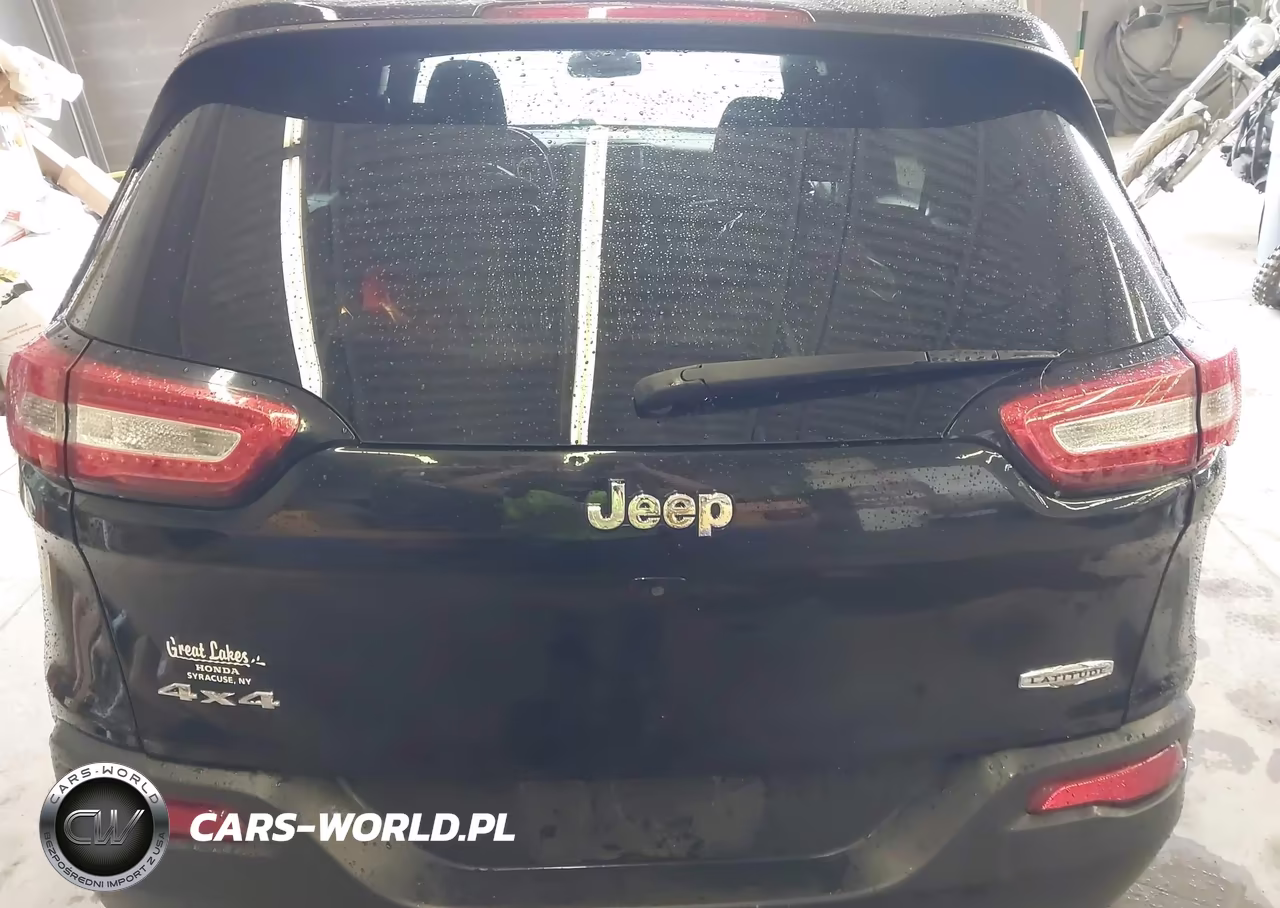 2017 Jeep Cherokee Latitude 4X4 VIN:1C4PJMCB6HW546410 - 16