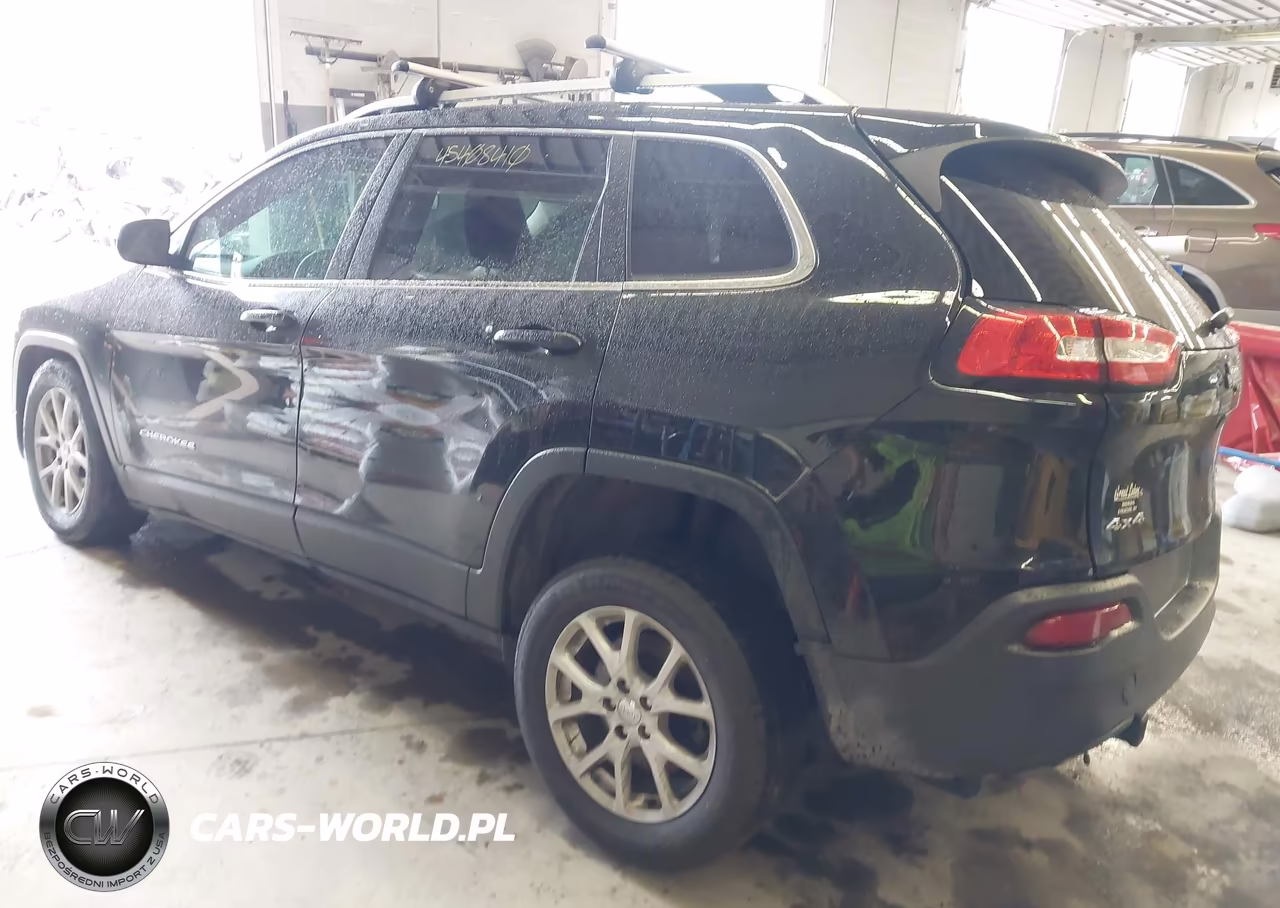 2017 Jeep Cherokee Latitude 4X4 VIN:1C4PJMCB6HW546410 - 3