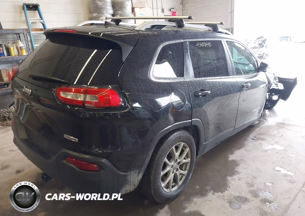 2017 Jeep Cherokee Latitude 4X4 VIN:1C4PJMCB6HW546410 - 4
