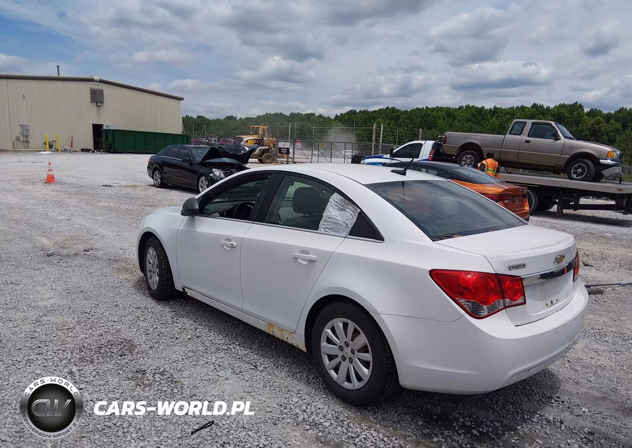 2011 Chevrolet Cruze Ls VIN:1G1PD5SHXB7301686 - 3