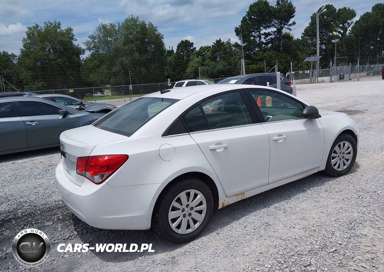 2011 Chevrolet Cruze Ls VIN:1G1PD5SHXB7301686 - 4