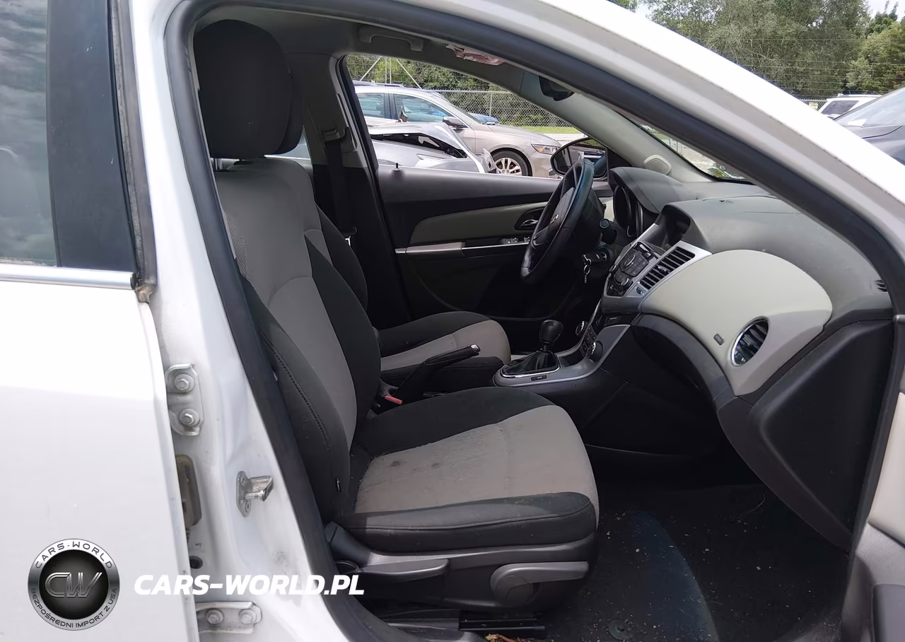 2011 Chevrolet Cruze Ls VIN:1G1PD5SHXB7301686 - 5