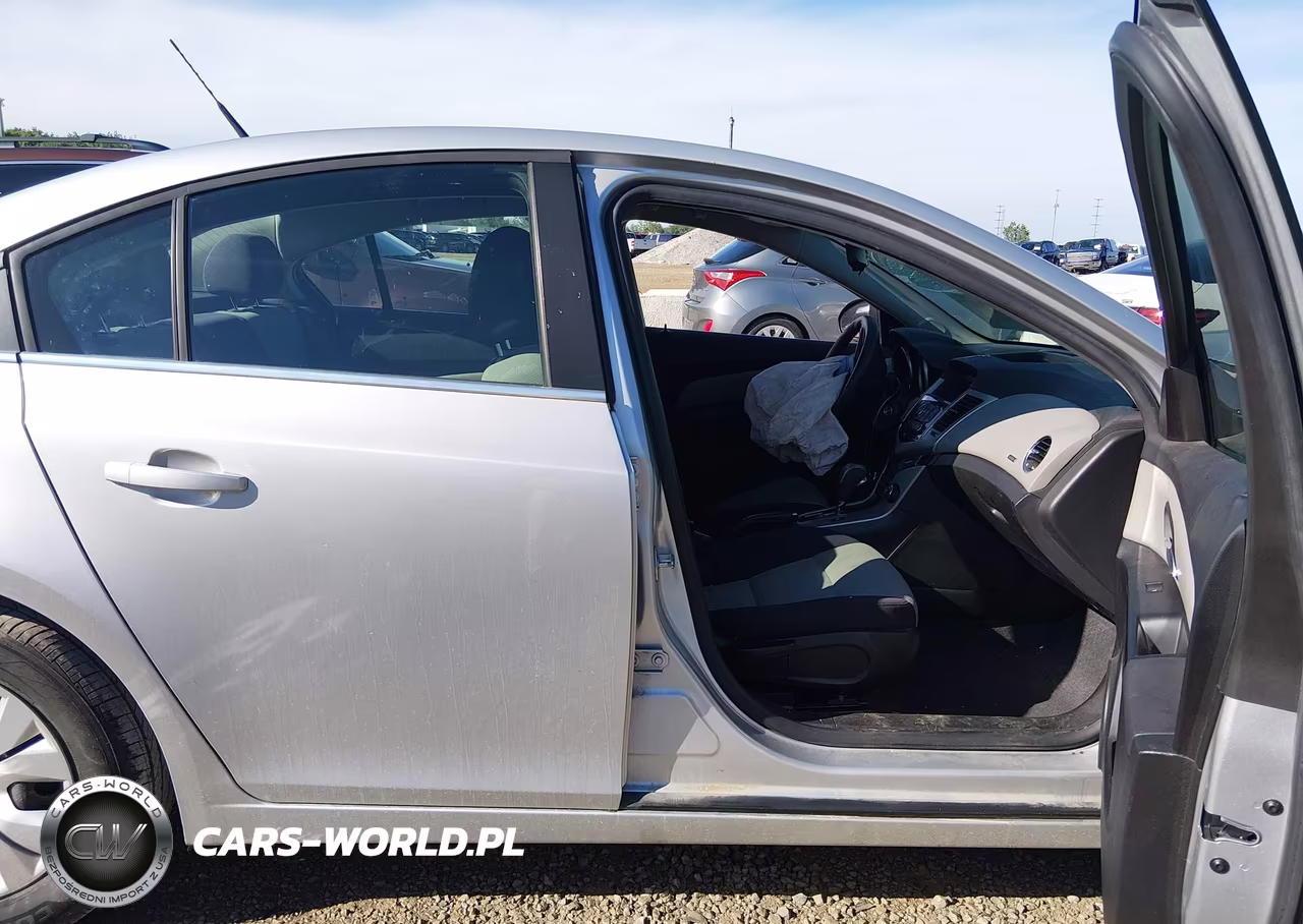 2012 Chevrolet Cruze Ls VIN:1G1PC5SH7C7352809 - 5
