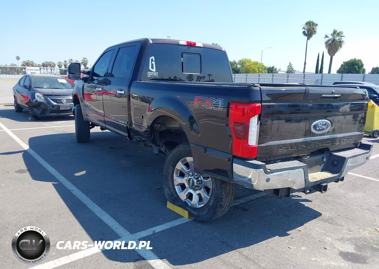 2018 Ford F-250 King Ranch-Lariat-Limited-Platinum-Xl-Xlt VIN:1FT7W2BT7JEB20723 - 3