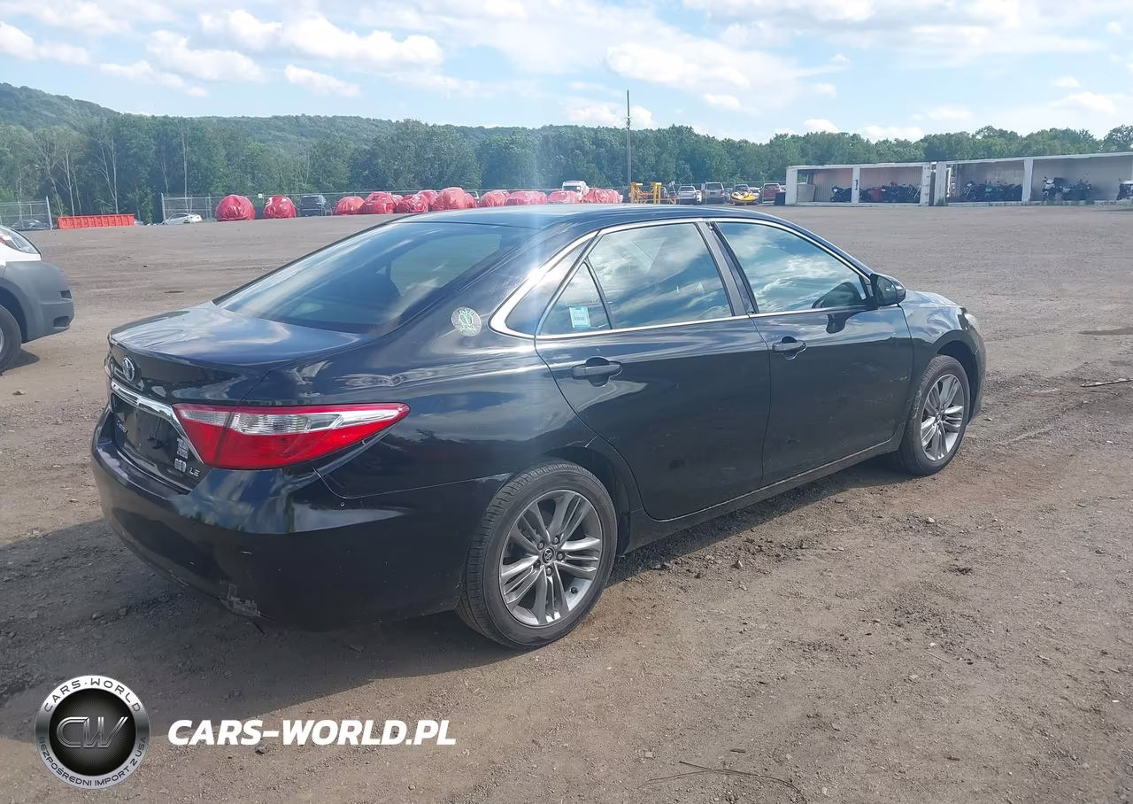 2015 Toyota Camry Hybrid Le VIN:4T1BD1FK5FU149240 - 4