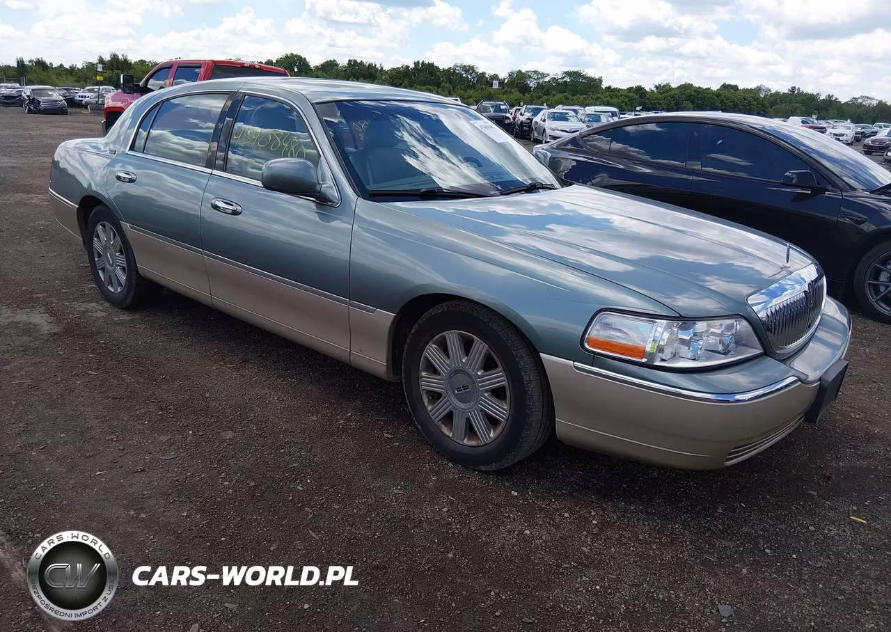 2005 Lincoln Town Car Signature Limited