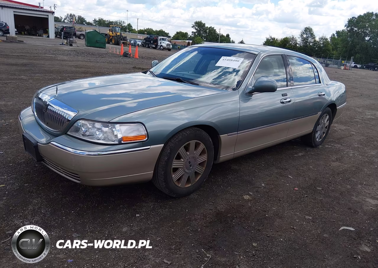 2005 Lincoln Town Car Signature Limited VIN:1LNHM82W95Y647296 - 2