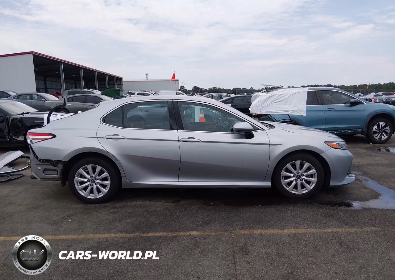 2018 Toyota Camry Le VIN:4T1B11HK9JU060138 - 14