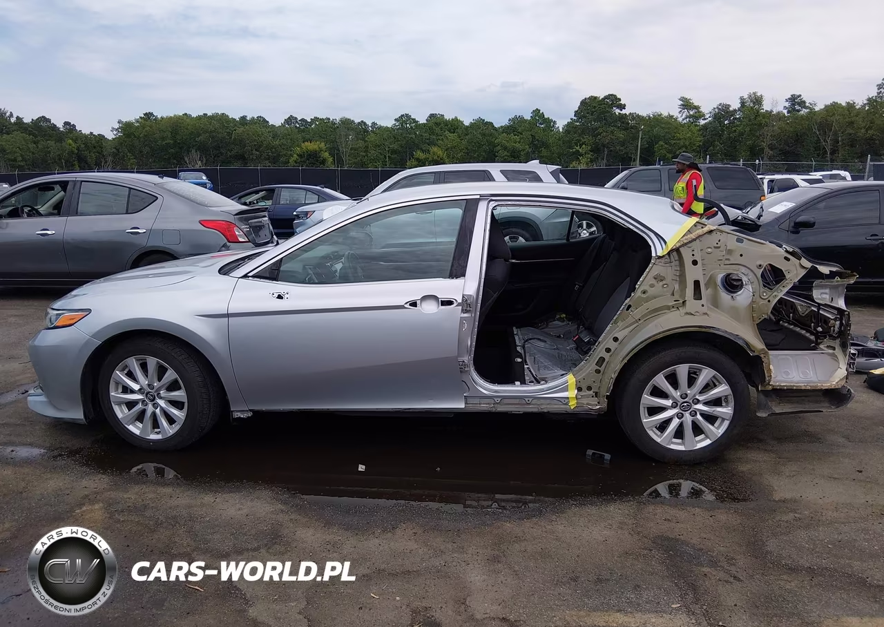 2018 Toyota Camry Le VIN:4T1B11HK9JU060138 - 15