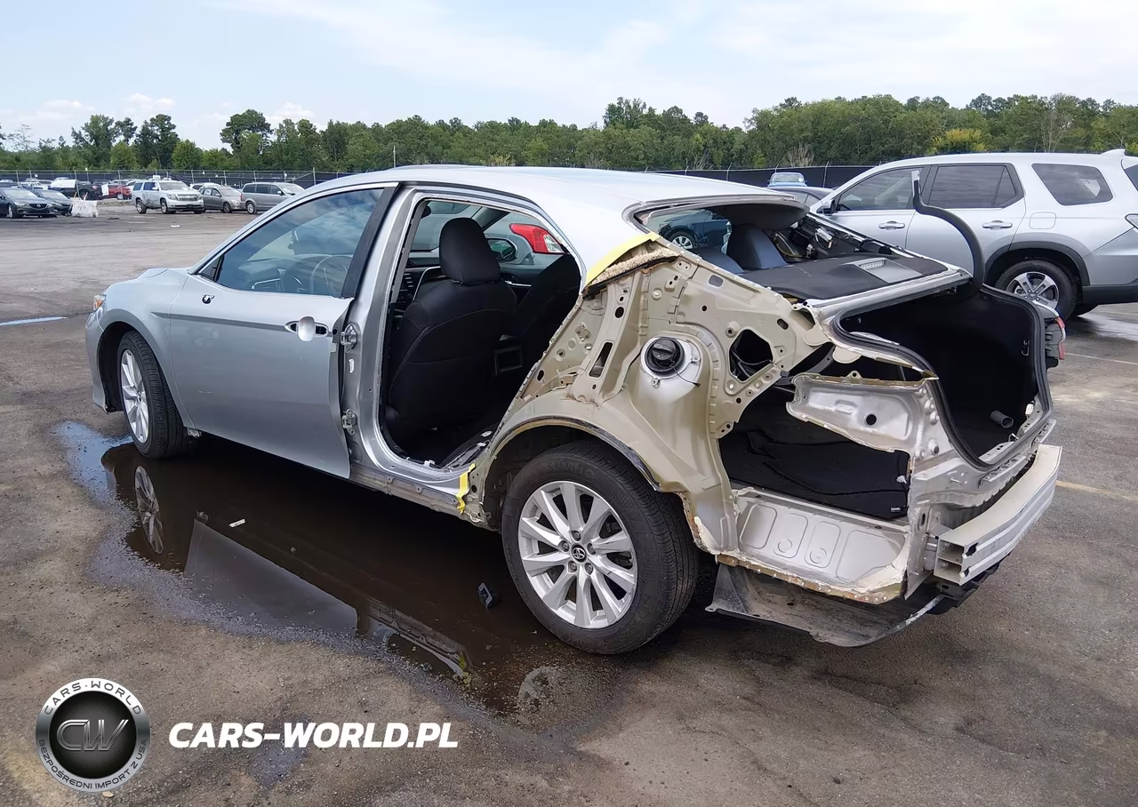 2018 Toyota Camry Le VIN:4T1B11HK9JU060138 - 3