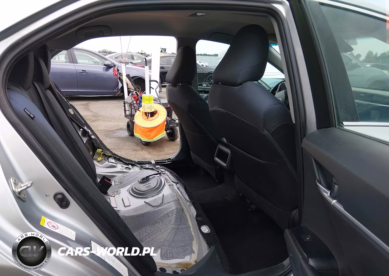 2018 Toyota Camry Le VIN:4T1B11HK9JU060138 - 5