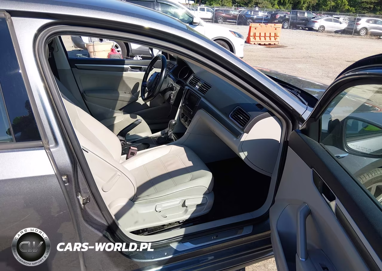 2018 Volkswagen Passat 2.0T R-Line-2.0T S VIN:1VWAA7A33JC001854 - 5