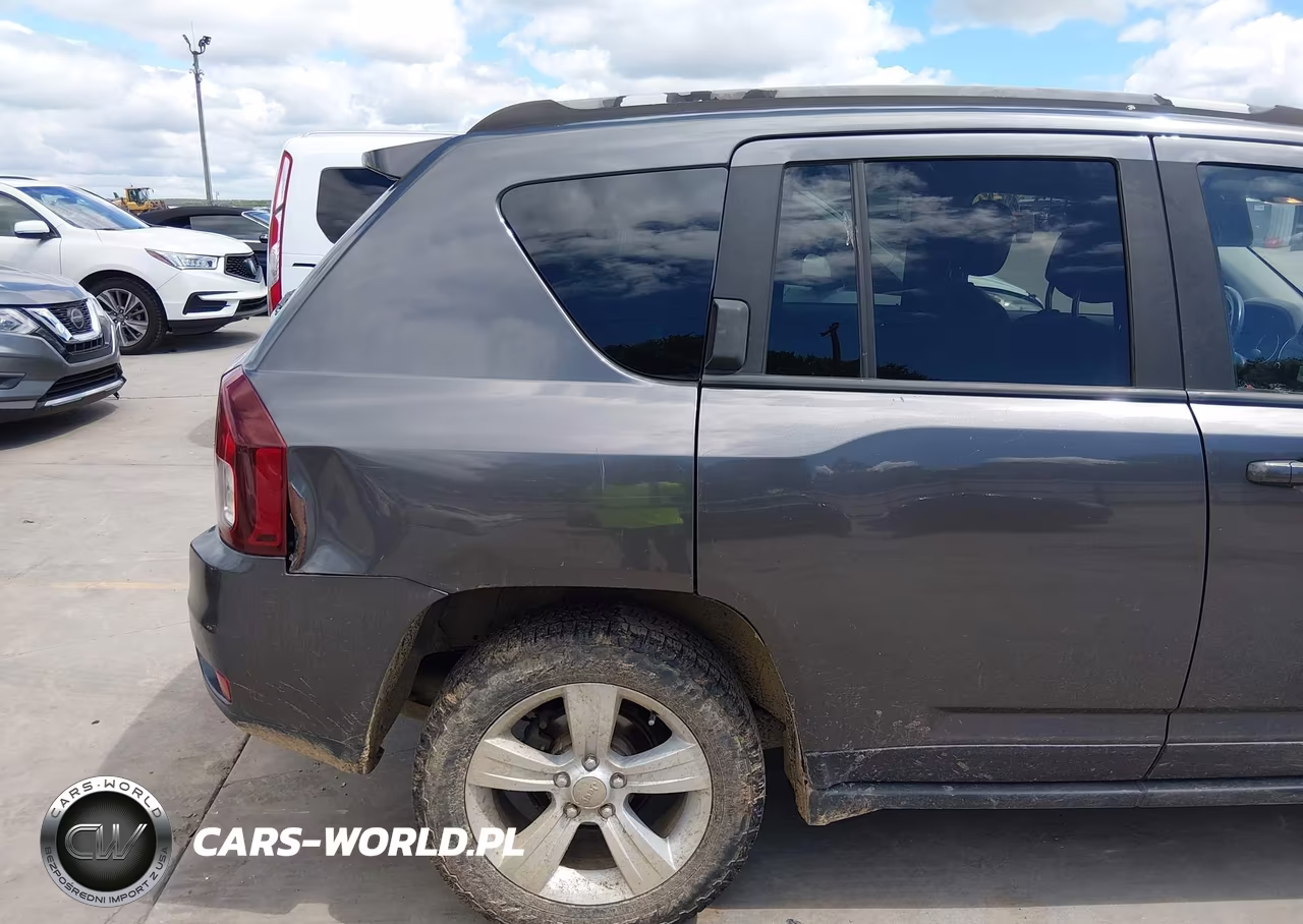 2016 Jeep Compass Latitude VIN:1C4NJDEB7GD630864 - 18