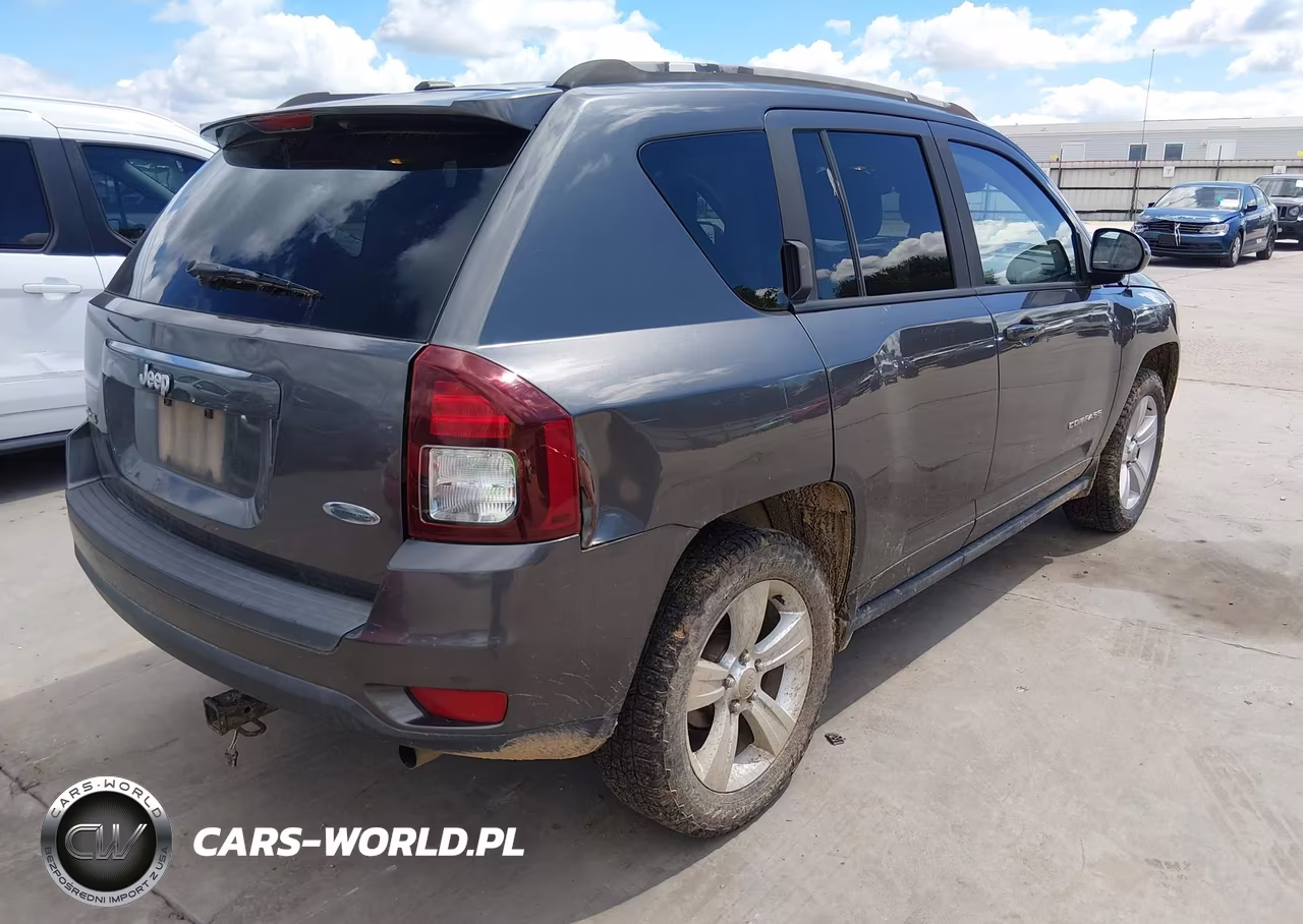 2016 Jeep Compass Latitude VIN:1C4NJDEB7GD630864 - 4