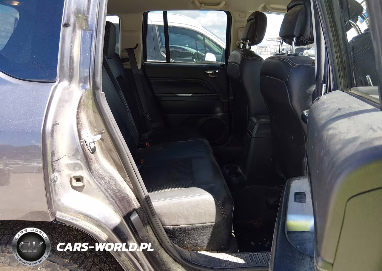 2016 Jeep Compass Latitude VIN:1C4NJDEB7GD630864 - 8