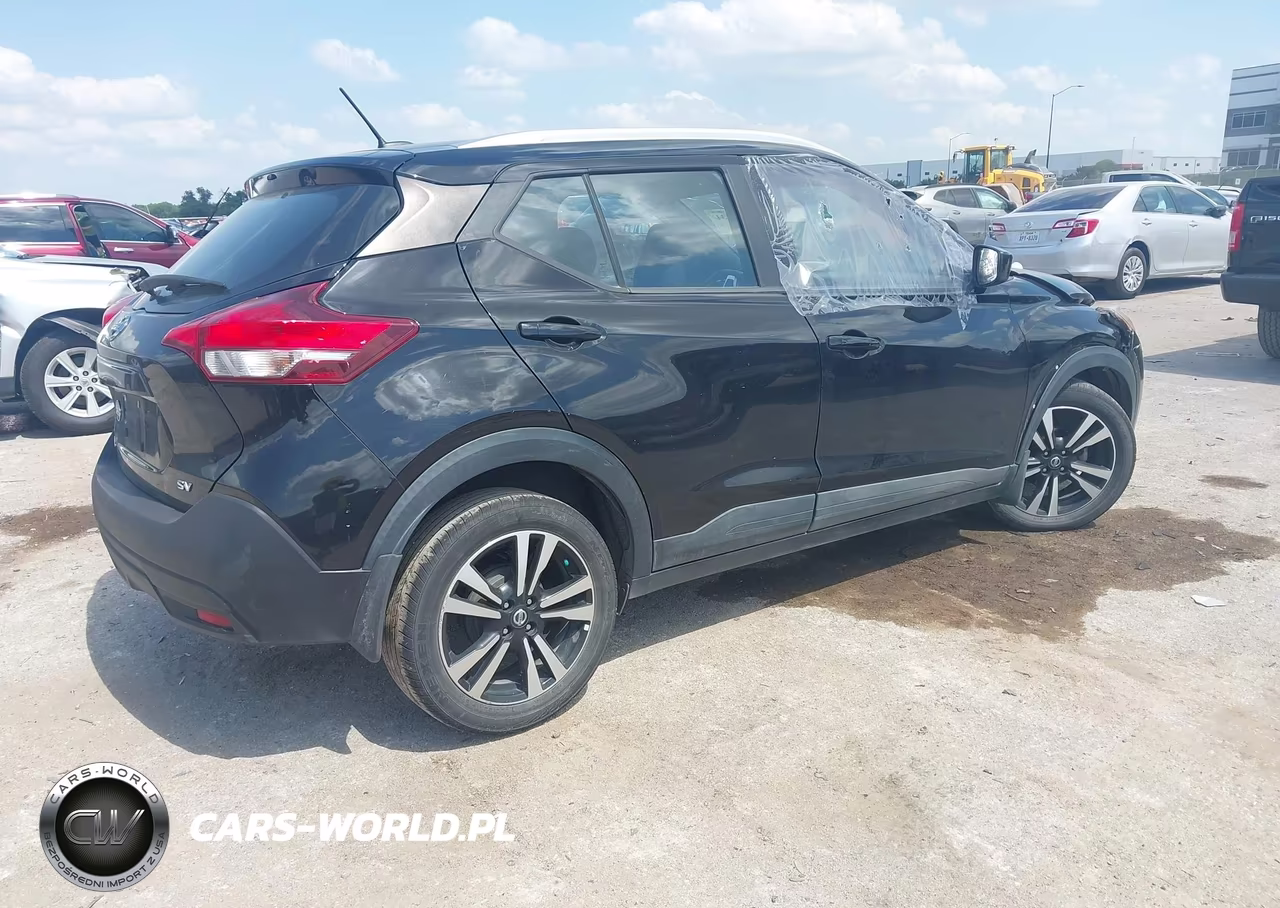 2018 Nissan Kicks Sv VIN:3N1CP5CU7JL511653 - 4