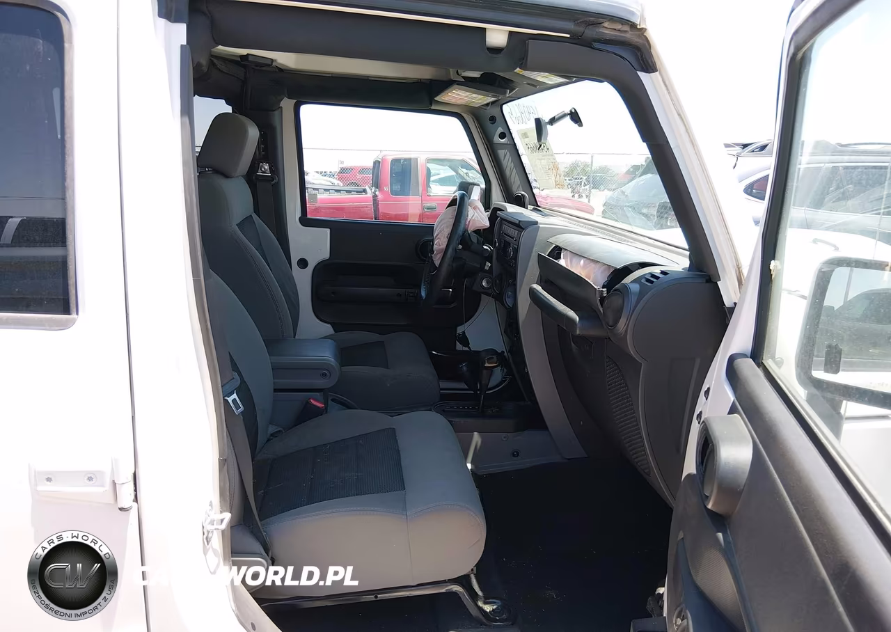 2009 Jeep Wrangler Unlimited X VIN:1J4GA39199L736174 - 5