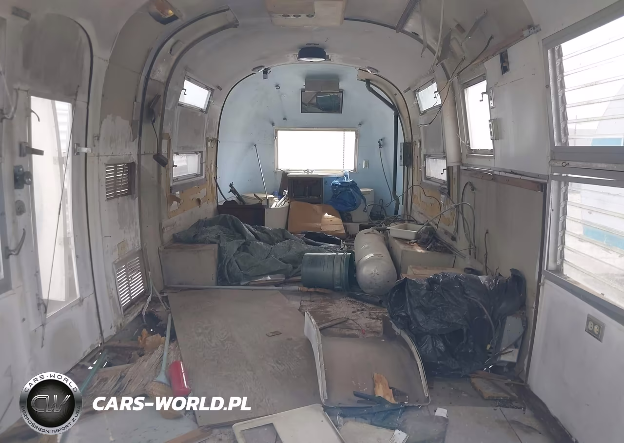 1963 Airstream Land Yacht VIN:0000000024TSS0871 - 18