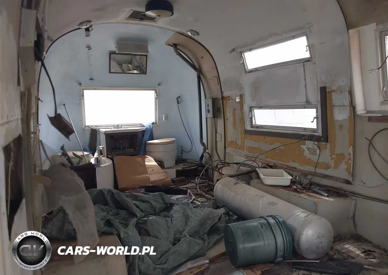 1963 Airstream Land Yacht VIN:0000000024TSS0871 - 8