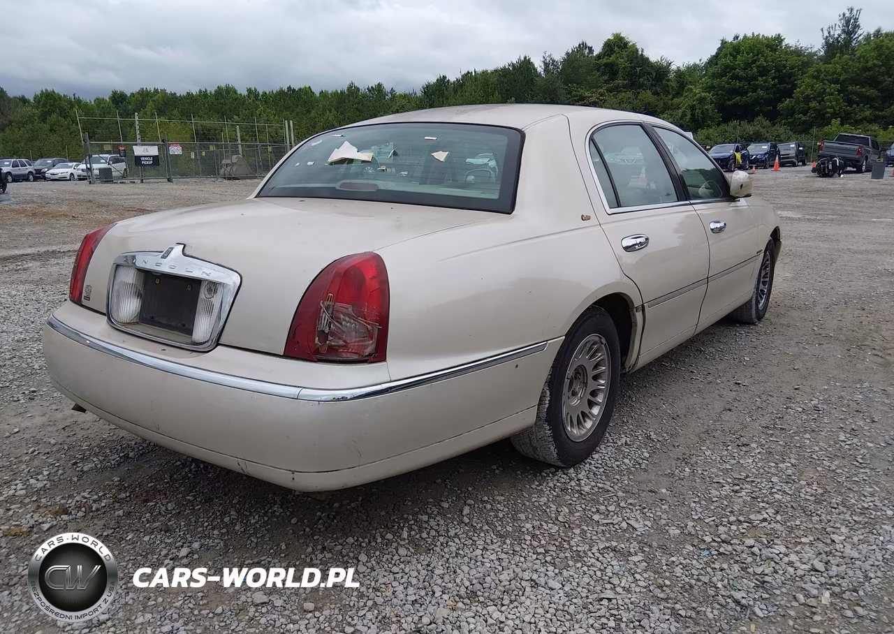 2000 Lincoln Town Car Cartier VIN:1LNHM83W5YY763355 - 4