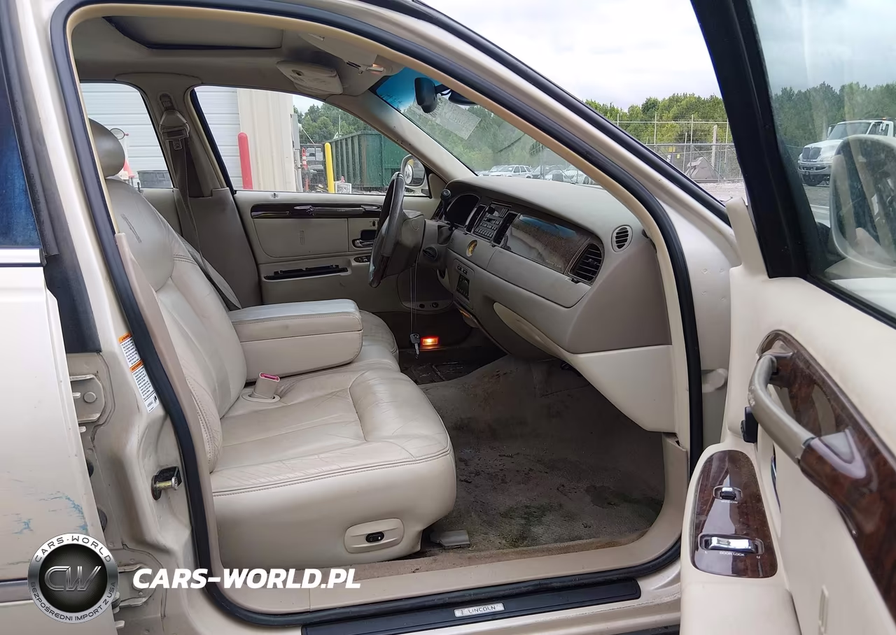 2000 Lincoln Town Car Cartier VIN:1LNHM83W5YY763355 - 5