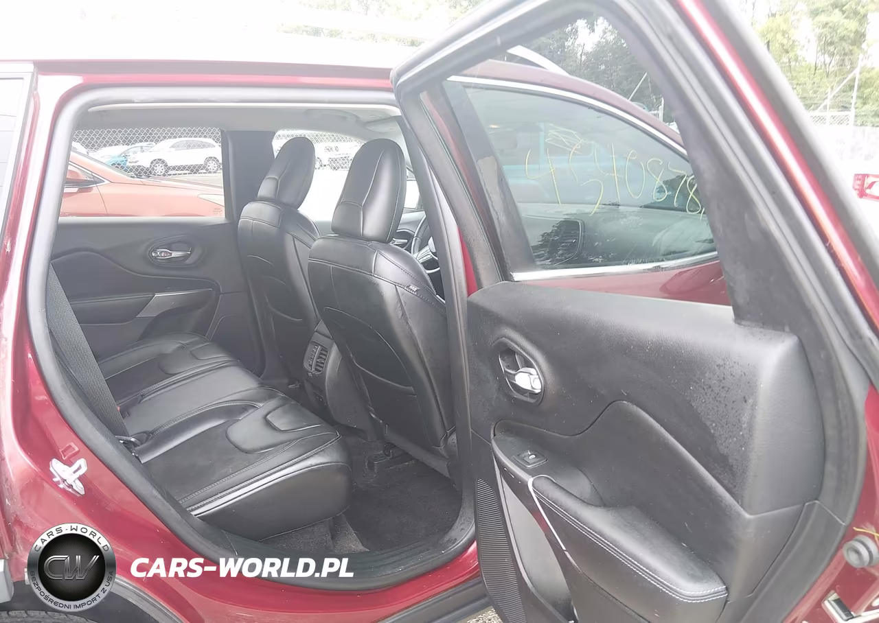 2019 Jeep Cherokee Latitude Plus Fwd VIN:1C4PJLLN5KD119923 - 8