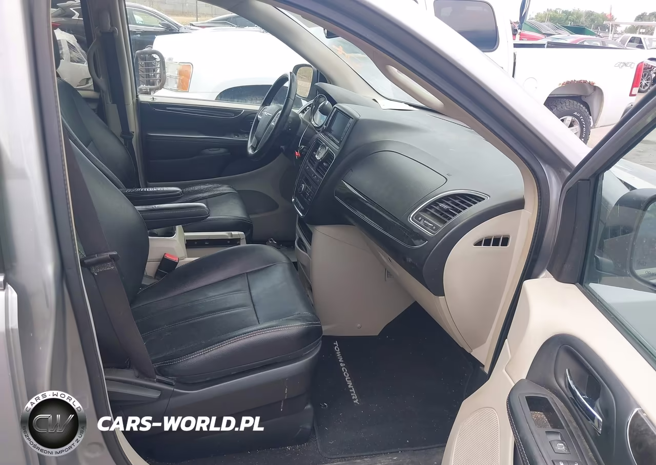 2015 Chrysler Town & Country Touring VIN:2C4RC1BG2FR552130 - 5