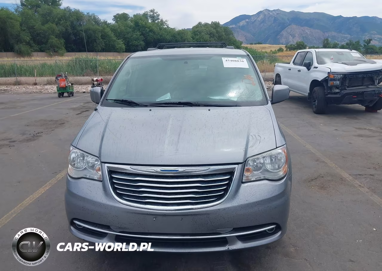 2015 Chrysler Town & Country Touring VIN:2C4RC1BG2FR552130 - 6