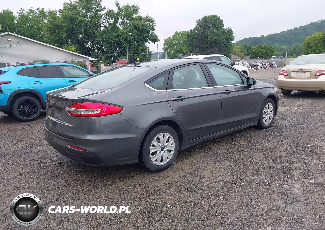 2019 Ford Fusion S VIN:3FA6P0G73KR278554 - 4