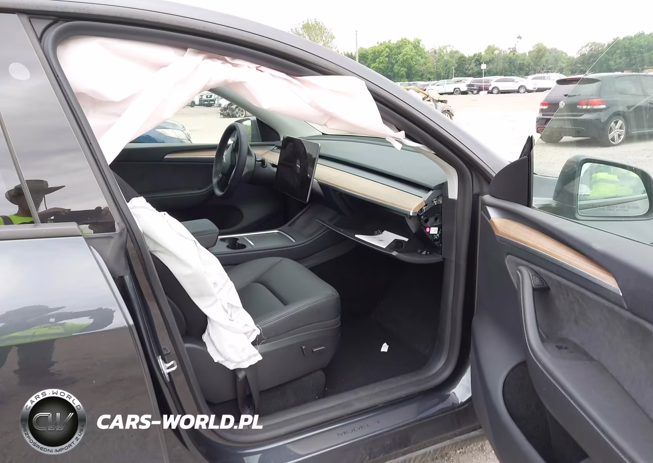 2024 Tesla Model Y Long Range Dual Motor All-Wheel Drive VIN:7SAYGDEE0RA330195 - 5