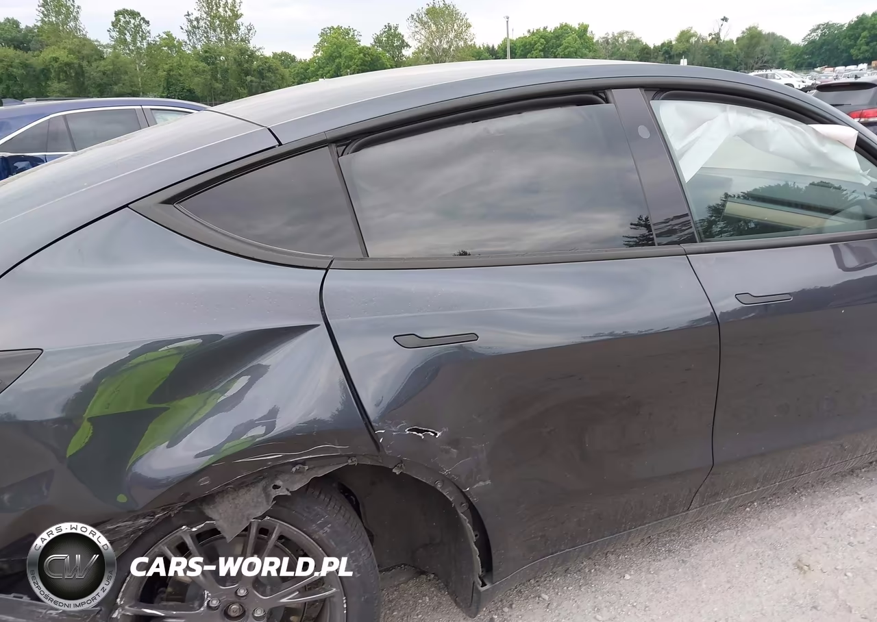 2024 Tesla Model Y Long Range Dual Motor All-Wheel Drive VIN:7SAYGDEE0RA330195 - 8
