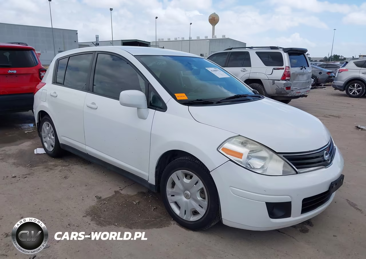 2011 Nissan Versa 1.8S – zdjęcie 1 z 15