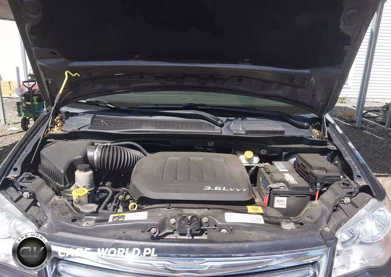 2016 Chrysler Town & Country Touring VIN:2C4RC1BG1GR112580 - 10