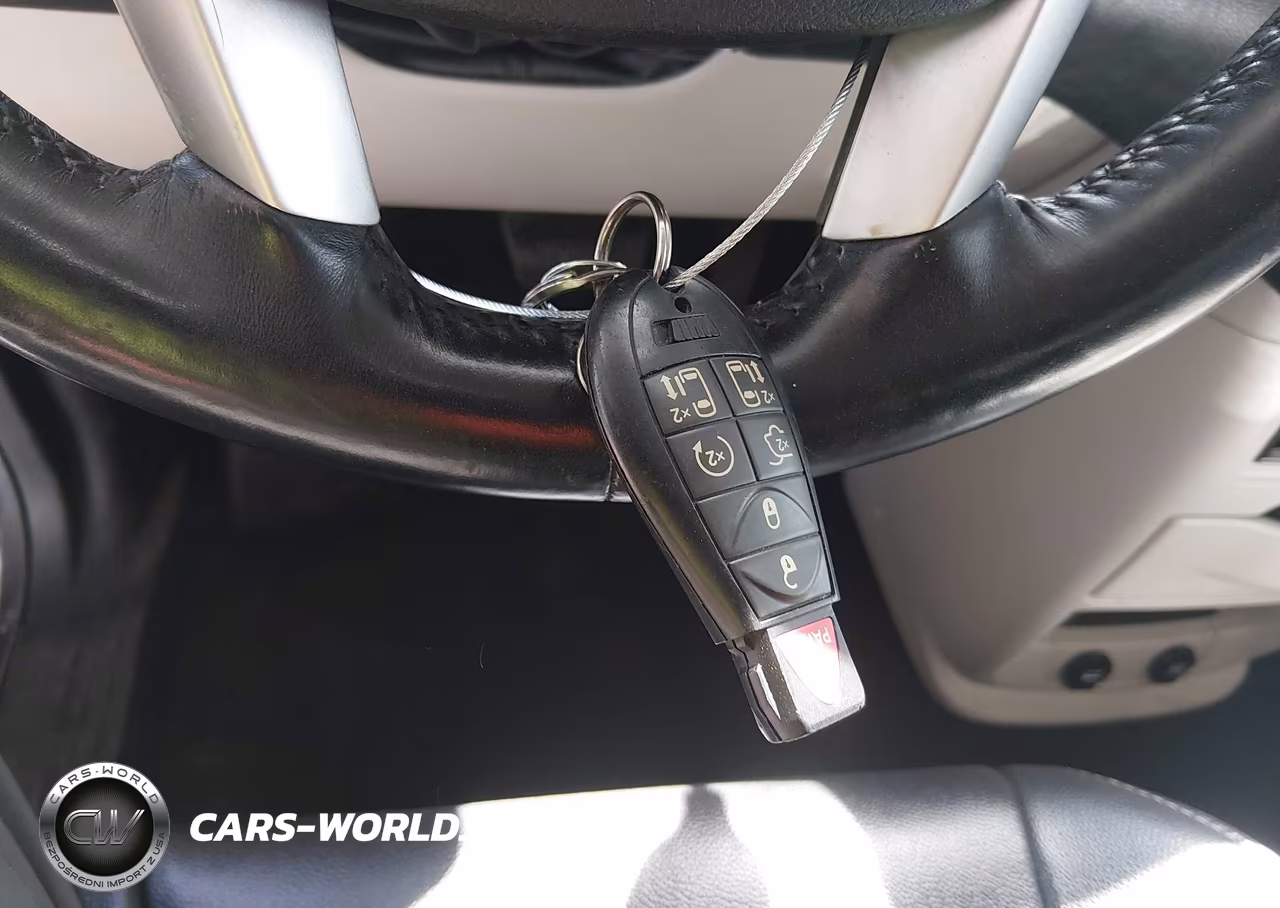2016 Chrysler Town & Country Touring VIN:2C4RC1BG1GR112580 - 11