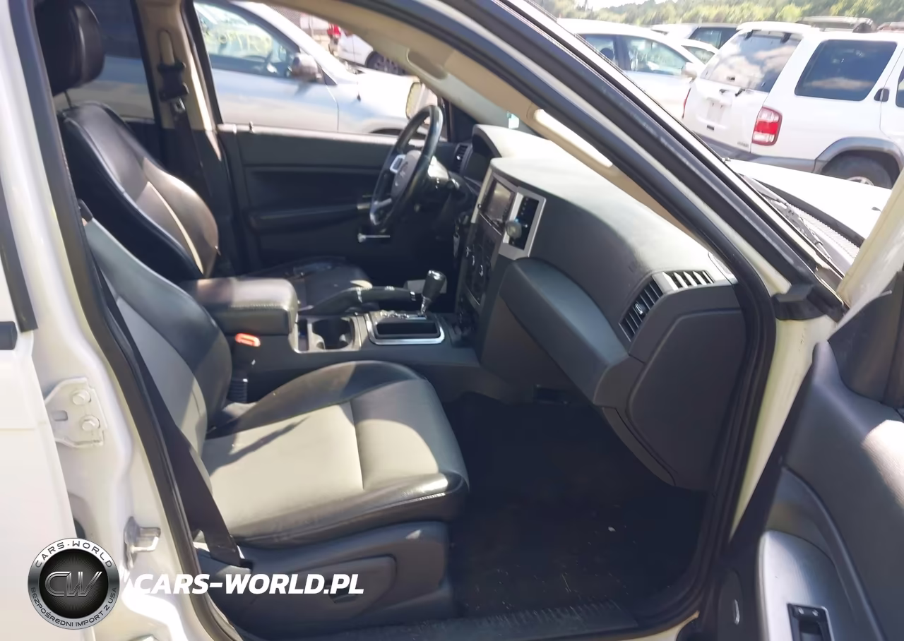 2010 Jeep Grand Cherokee Laredo VIN:1J4PR4GK5AC143099 - 5