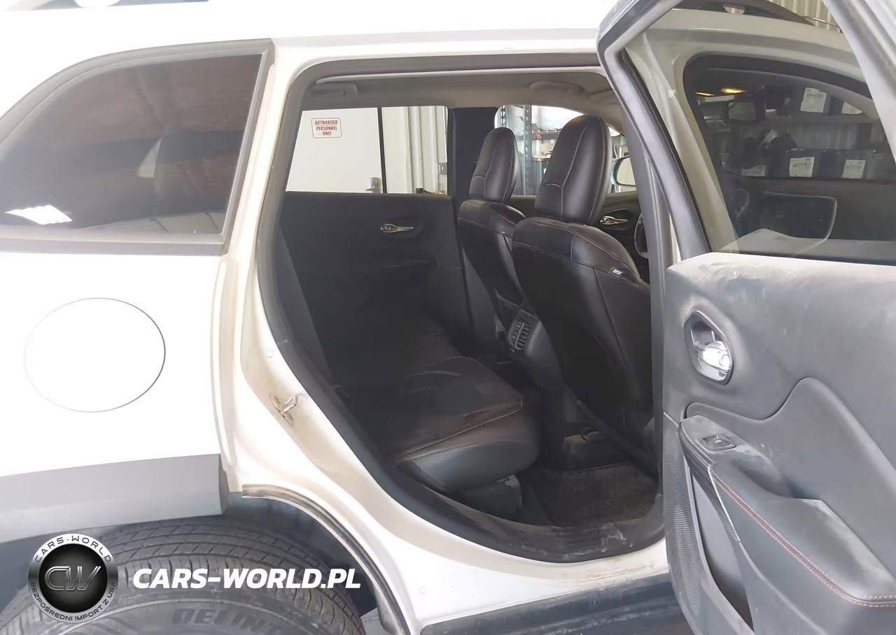 2015 Jeep Cherokee Trailhawk VIN:1C4PJMBB4FW773089 - 8