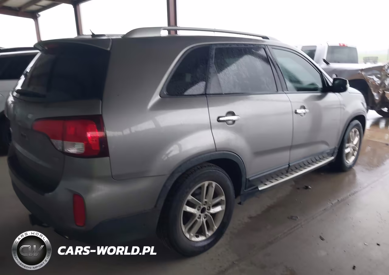 2014 Kia Sorento Lx VIN:5XYKT4A62EG443049 - 4