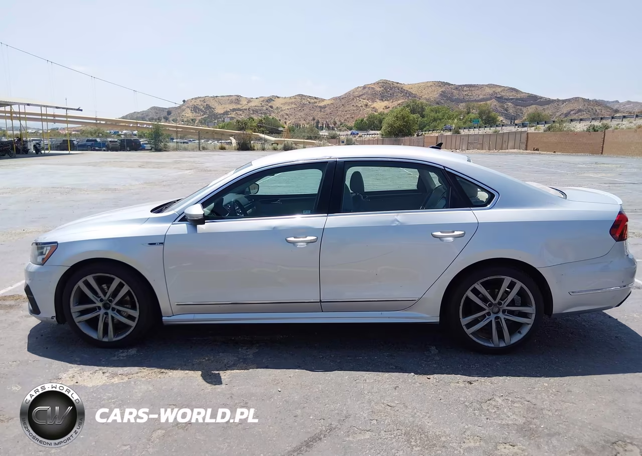 2017 Volkswagen Passat 1.8T R-Line VIN:1VWDT7A33HC044415 - 14