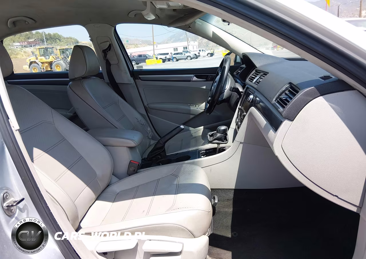 2017 Volkswagen Passat 1.8T R-Line VIN:1VWDT7A33HC044415 - 5