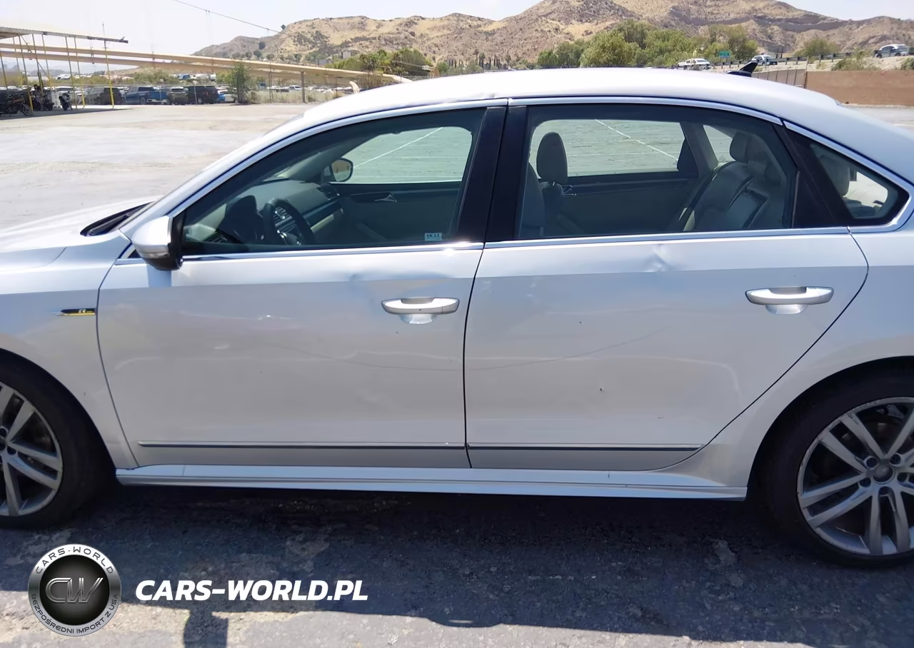 2017 Volkswagen Passat 1.8T R-Line VIN:1VWDT7A33HC044415 - 6