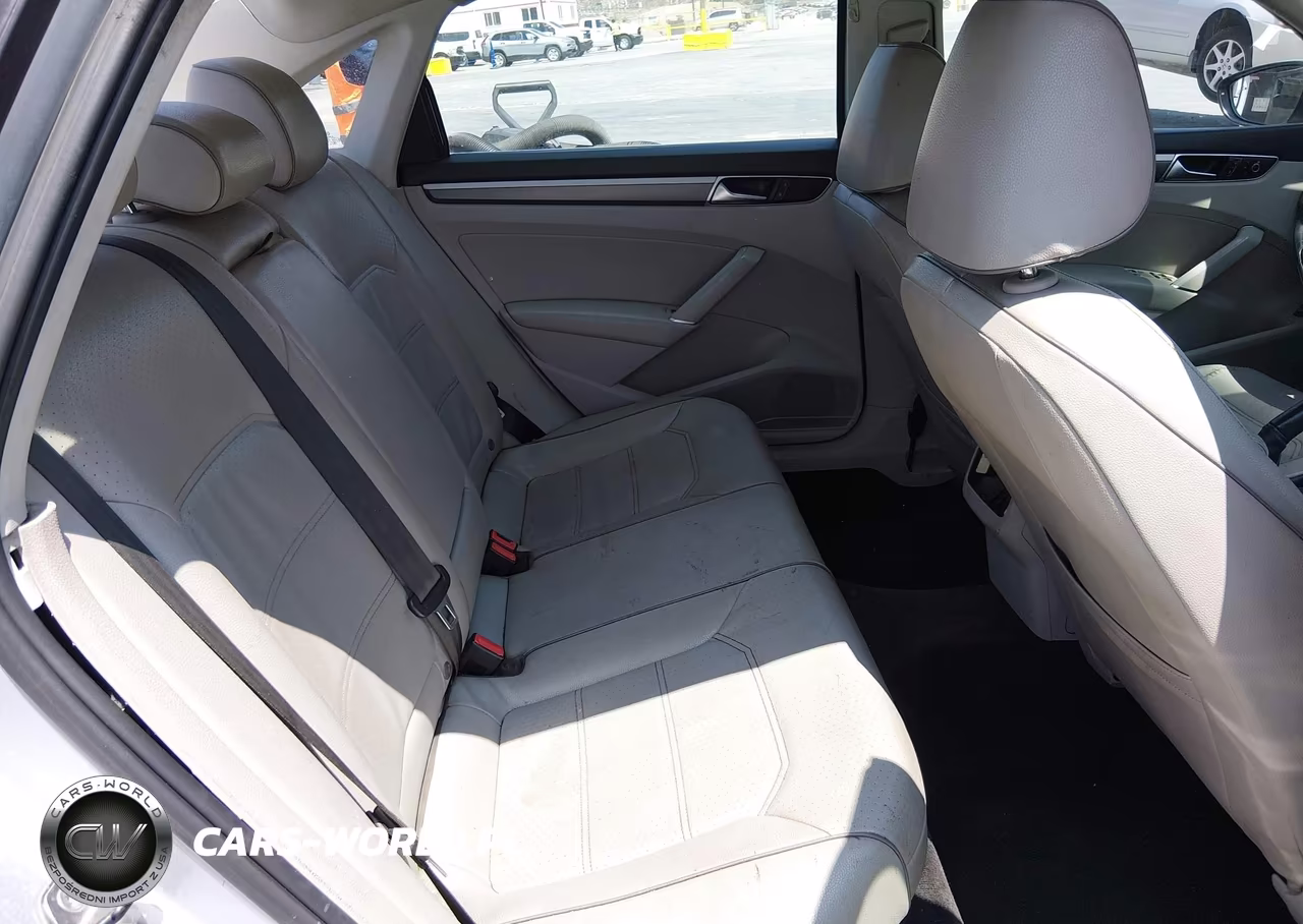 2017 Volkswagen Passat 1.8T R-Line VIN:1VWDT7A33HC044415 - 8