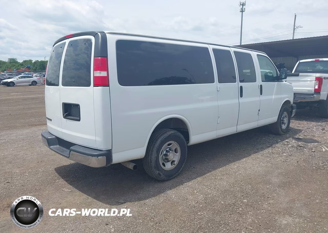 2017 Chevrolet Express 3500 Lt VIN:1GAZGPFG9H1249587 - 4