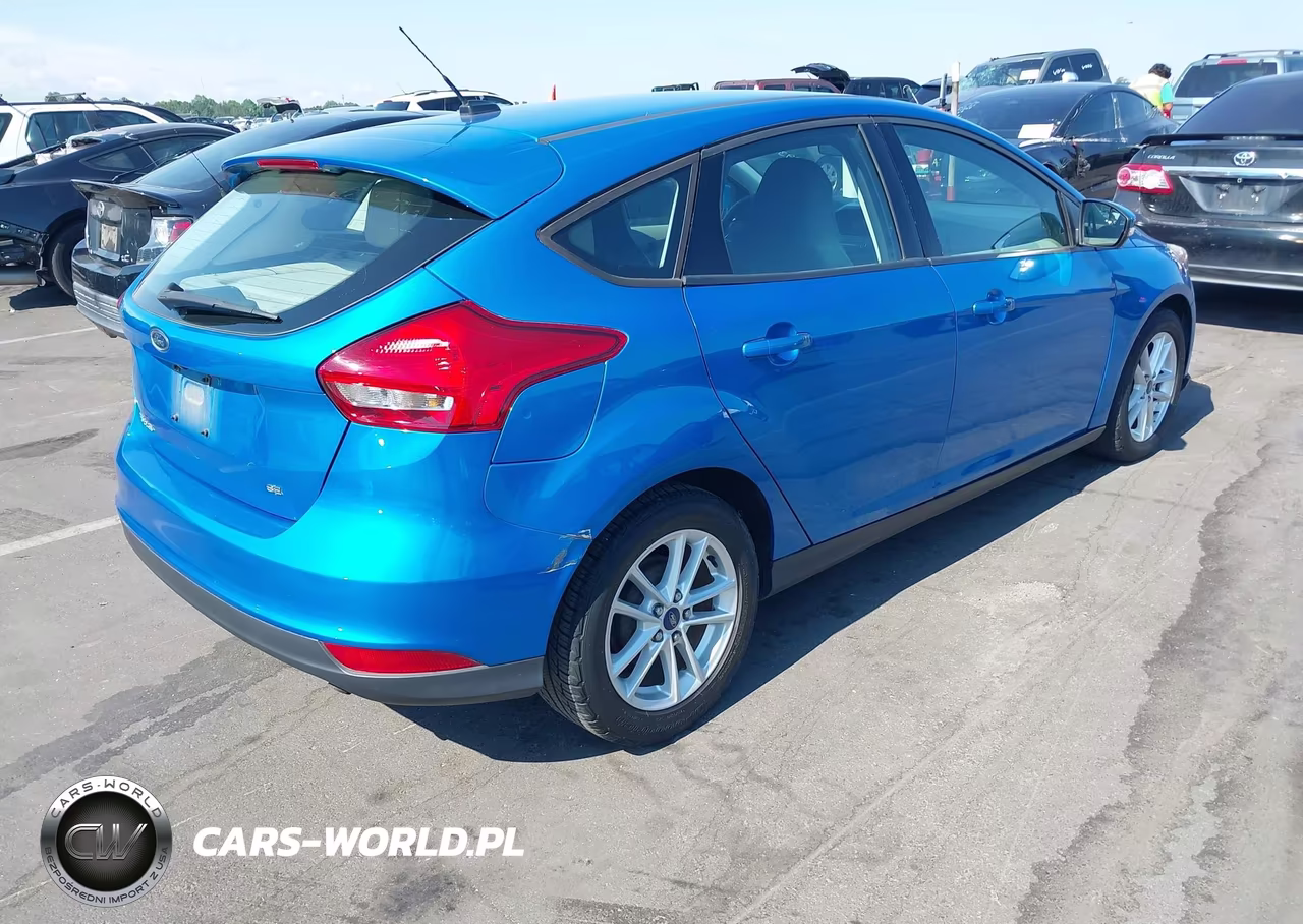 2015 Ford Focus Se VIN:1FADP3K26FL319297 - 4