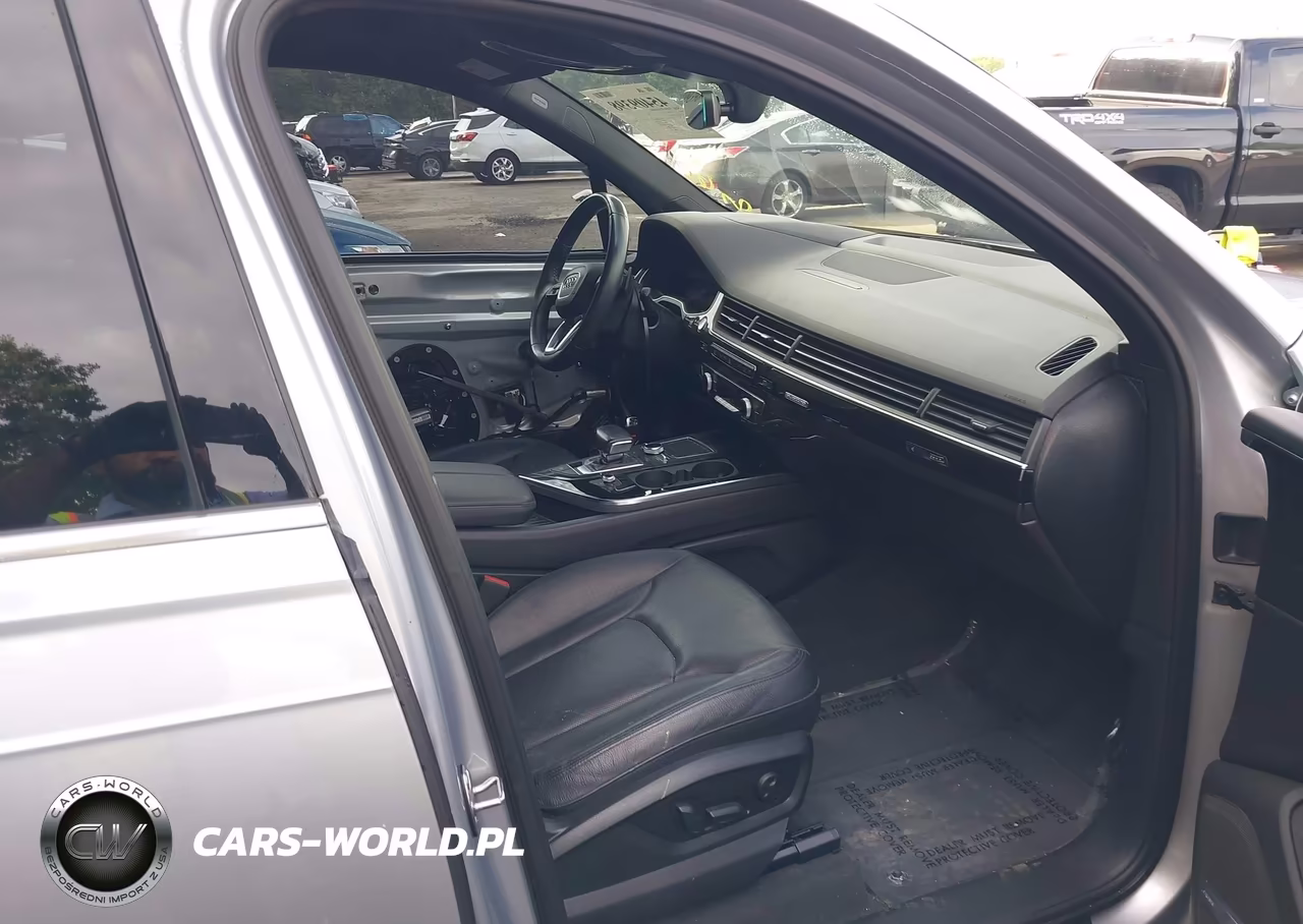 2018 Audi Q7 3.0T Premium VIN:WA1VAAF76JD019024 - 5